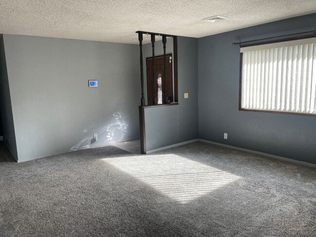 Building Photo - 1/2 Off First Full Months Rent w/ 12m Lease! 4 Bedroom Rambler on 1 Acre!!