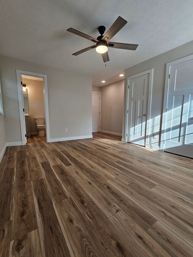 Building Photo - 395 W Crocus Dr