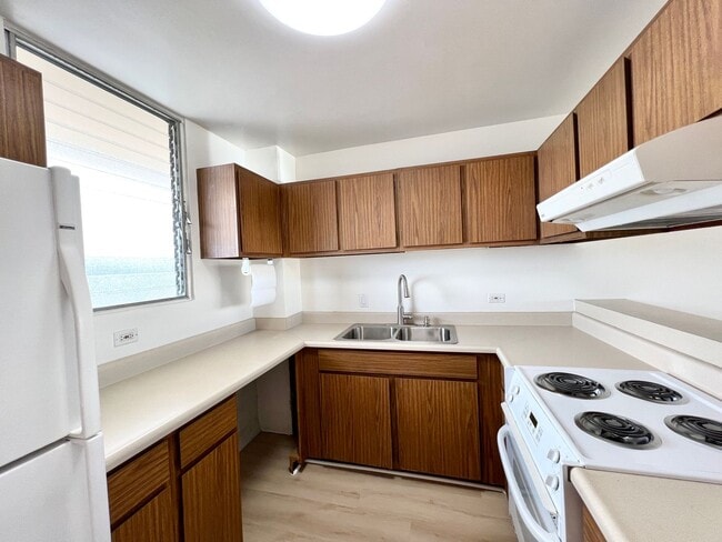 Building Photo - AVAILABLE NOW! 2-Bedroom, 2-Bath Corner Un...