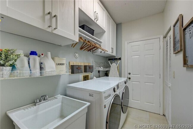 Building Photo - 8171 Hampton Wood Dr