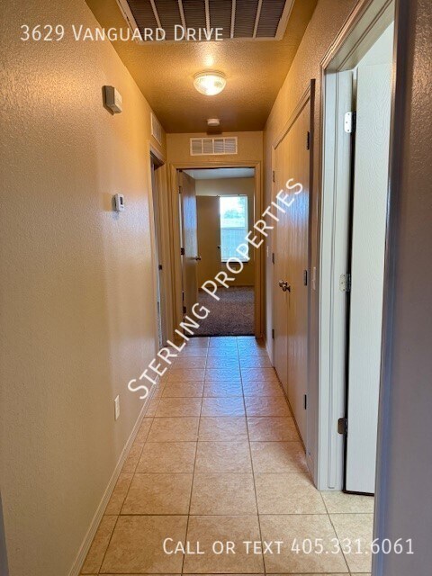 Building Photo - 3629 Vanguard Dr