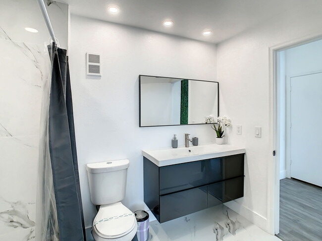 Building Photo - Westpointe Boulevard, Orlando, FL 32835 - 1 BR 1 BA condo