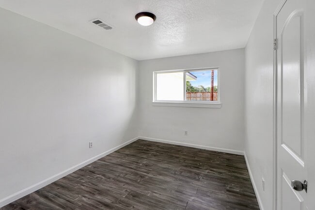 Building Photo - 6014 Willowbend Blvd