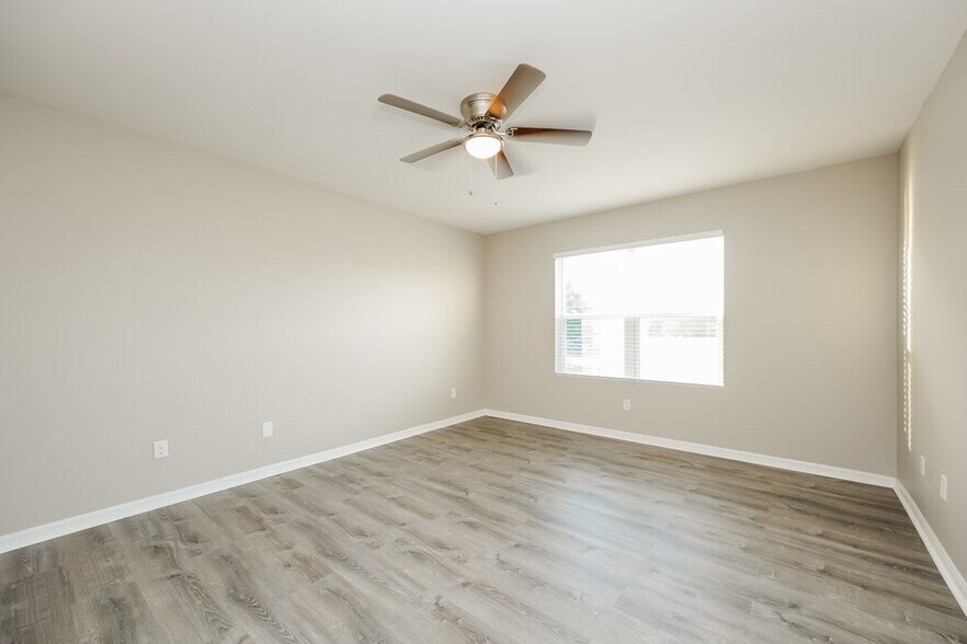 Building Photo - 2564 Surfside Blvd