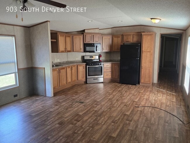 Building Photo - 903 S Denver St