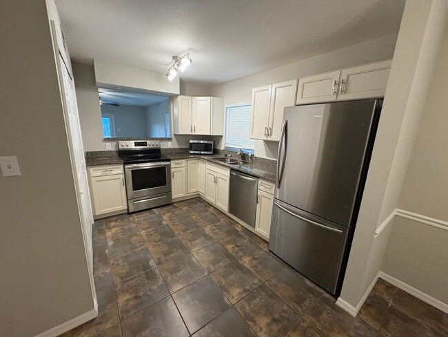 Building Photo - 1019 N Tremain St