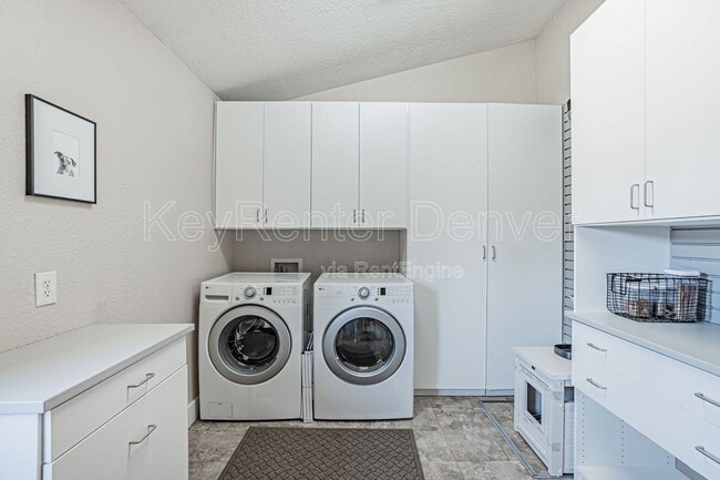 Building Photo - 3033 Welton St