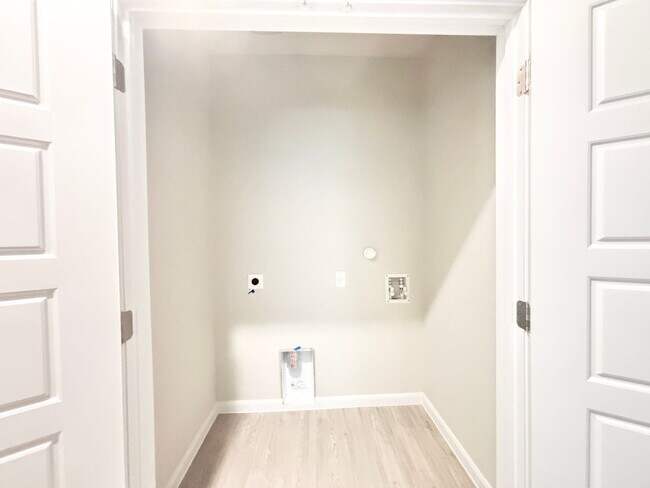 Building Photo - Stunning New Duplex Home in Seguin