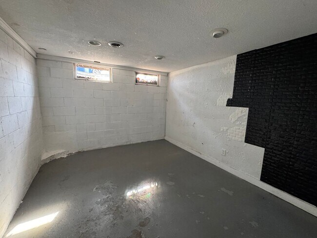 Building Photo - 3 bedroom 2 bath home in Bettendorf