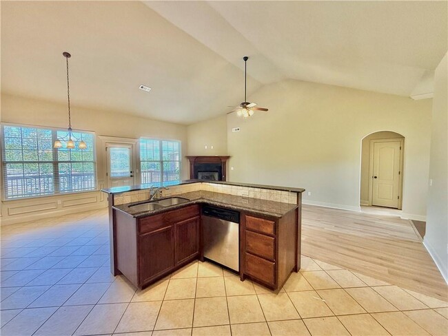Building Photo - 511 Verona Way