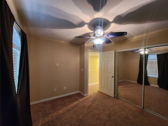 Building Photo - Modern Comfort in the Heart of Summerlin!