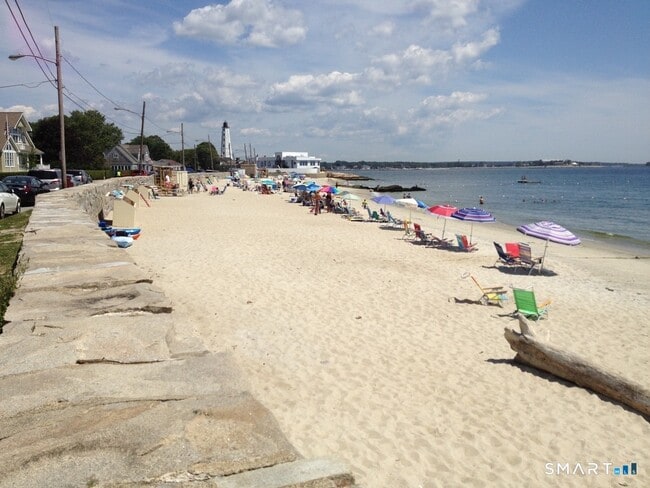 Building Photo - 42 Parkway S