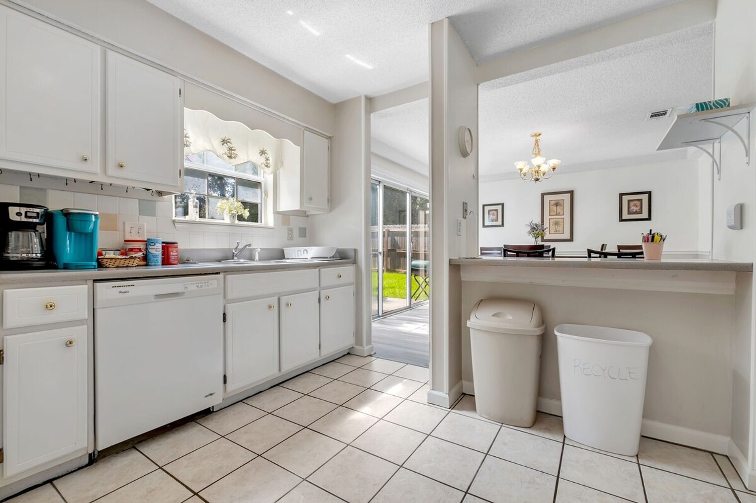 Building Photo - 1870 Mary Ellen Dr