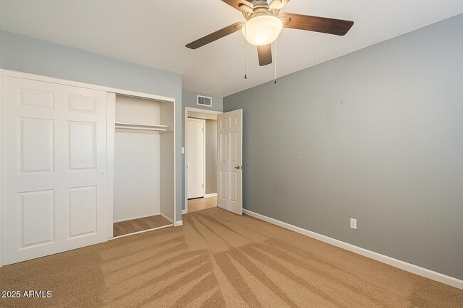 Building Photo - 3236 S Kenwood Ln