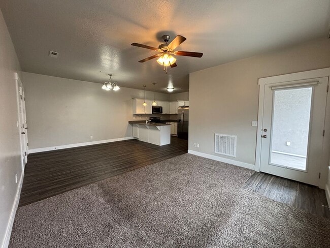 Building Photo - Reduced price