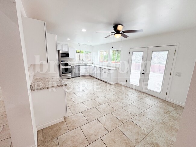 Building Photo - 581 Glenheather Dr