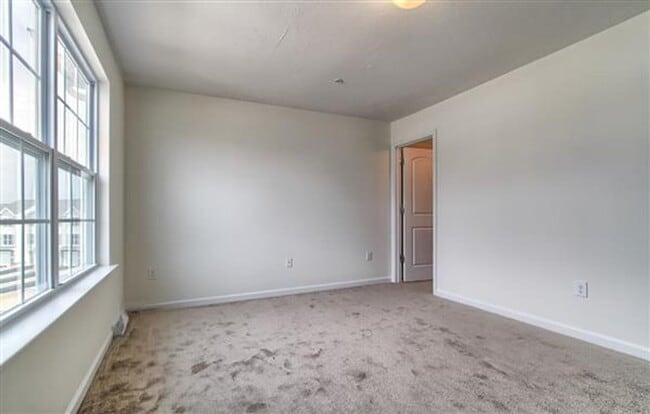 Building Photo - Spacious 3 Bedroom, 2.5 Bath Townhome in Spring Grove School District!