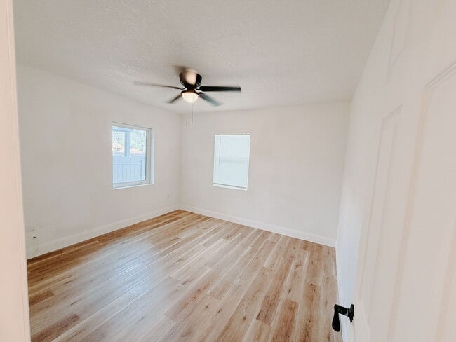 Building Photo - Home For Rent in Tampa - FULLY FENCED IN BACKYARD!