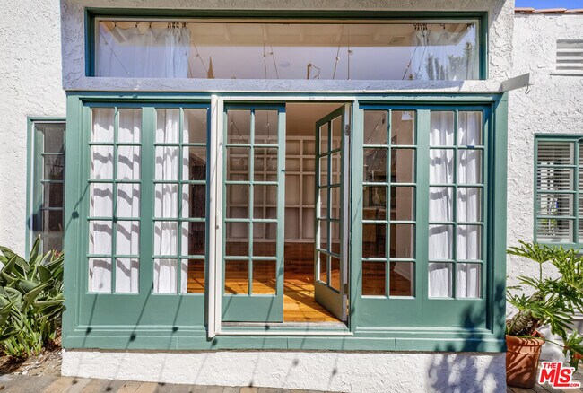 Building Photo - 3472 Rowena Ave