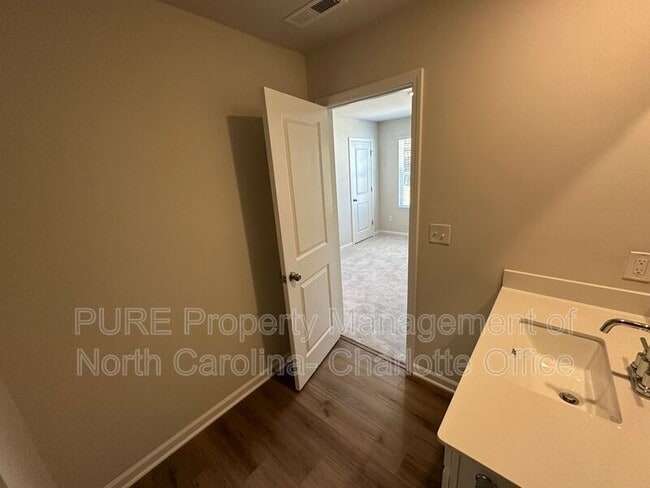 Building Photo - 1835 Autumn Mist Dr