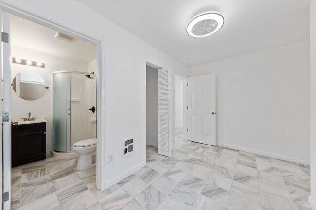 Building Photo - Updated Duplex