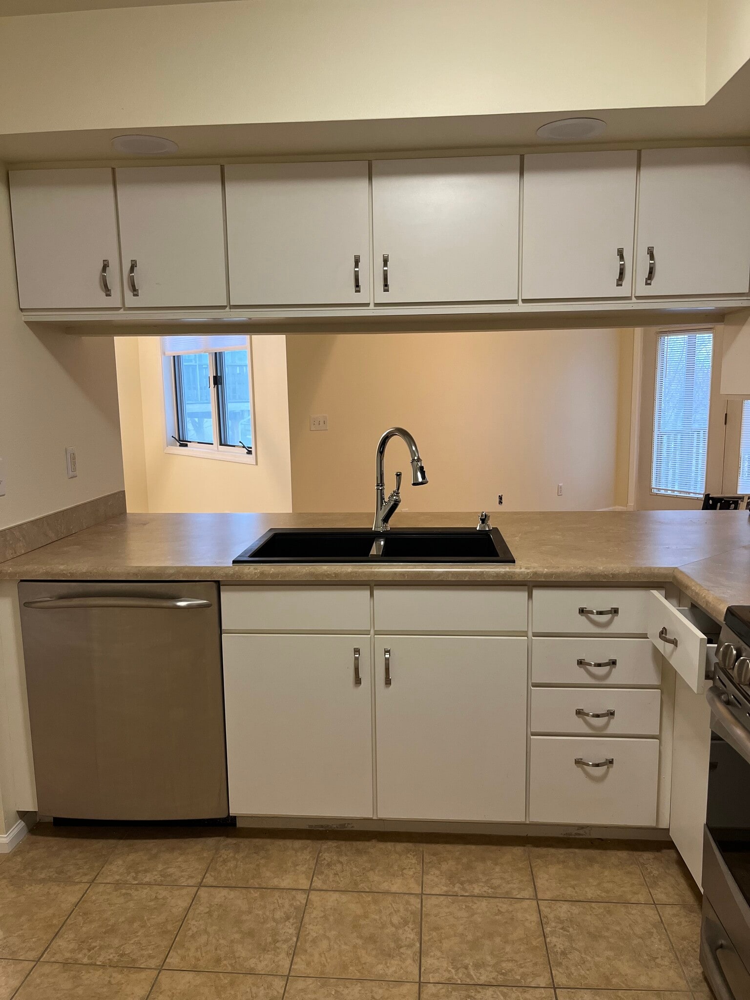 Kitchen - View into Living Room - 984 22nd Ave