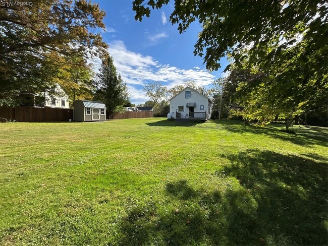 Building Photo - 135 Rudd Pond Rd