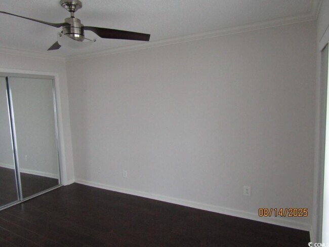Building Photo - 4560 Greenbriar Dr