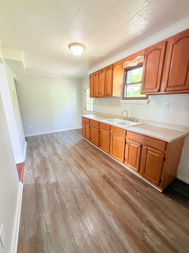 Building Photo - Updated 2BD 1BA house in McKeesport!