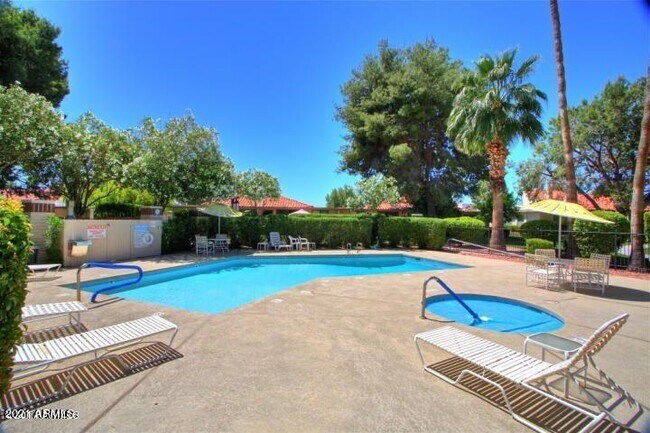Building Photo - 7706 E Vista Dr