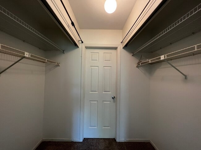 Building Photo - 1556 Darien Lakes Dr