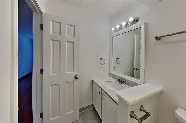 Building Photo - 4709 Crest Knoll Dr SW