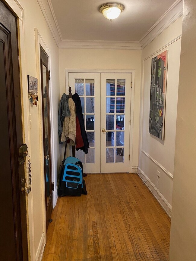 Building Photo - 7522 N Hoyne Ave