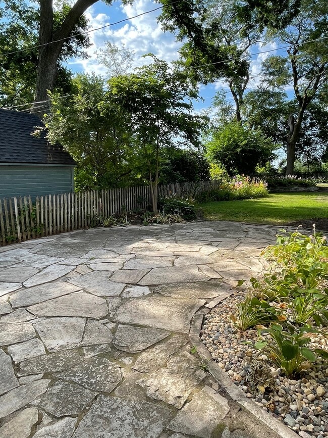 Building Photo - 2318 Storm St