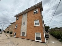 Building Photo - 2bed/1bath unit close to restaurants and s...