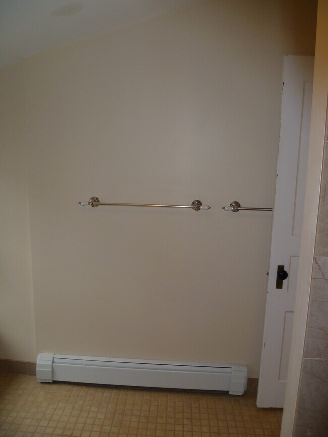 Building Photo - 129 Grandview St