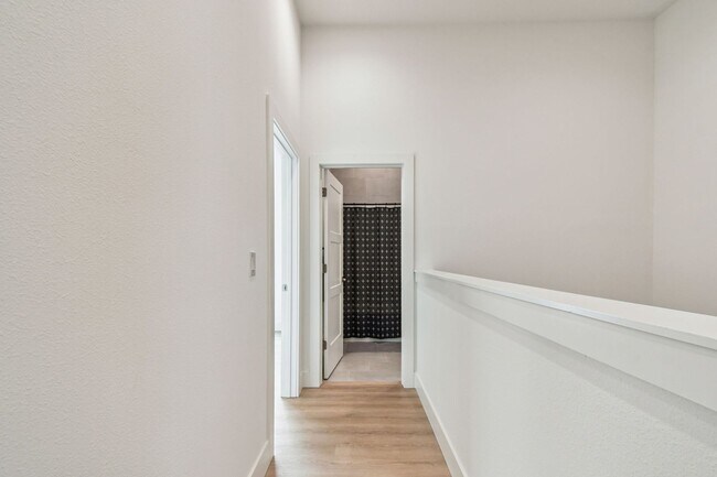 Building Photo - A charming coastal townhouse, just minutes from downtown St. Pete!