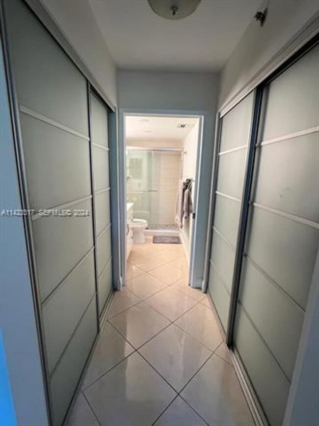 Building Photo - 19901 E Country Club Dr