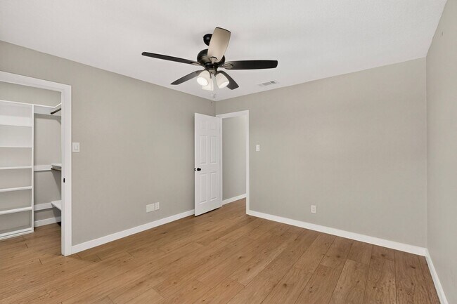 Building Photo - Newly Renovated Home In Grapevine Ready To Be Yours!!!!