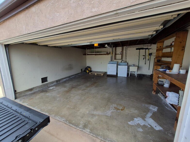 Building Photo - 4861 Lehrer Dr
