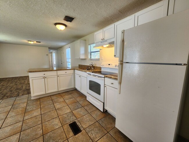 Building Photo - Available Now! 124 Littleton-Midway Park