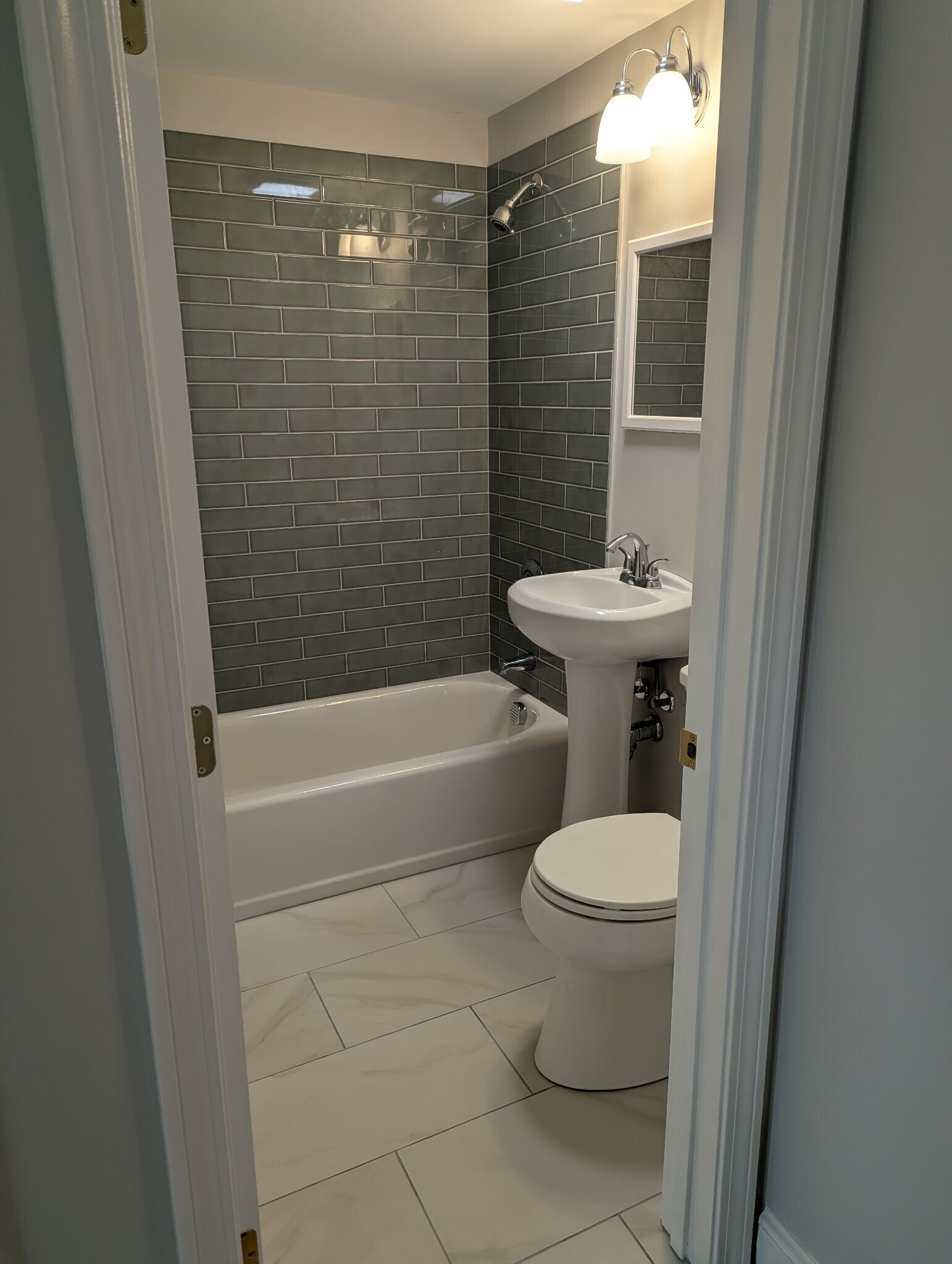 Building Photo - 50 Ridgeview Ave