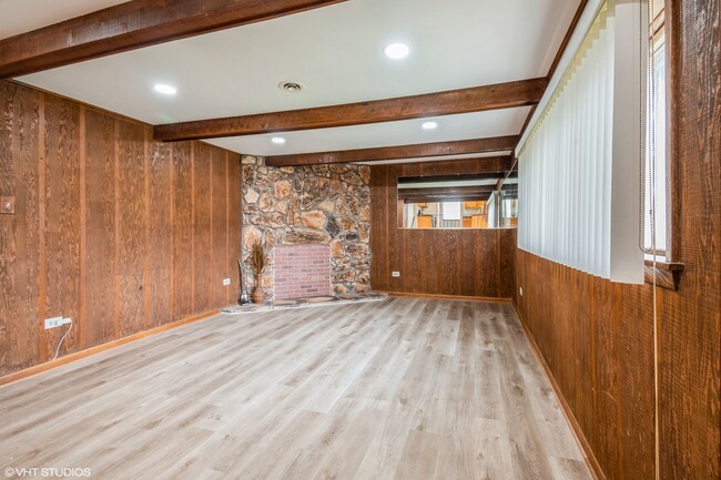 Building Photo - 70 Frances Ln