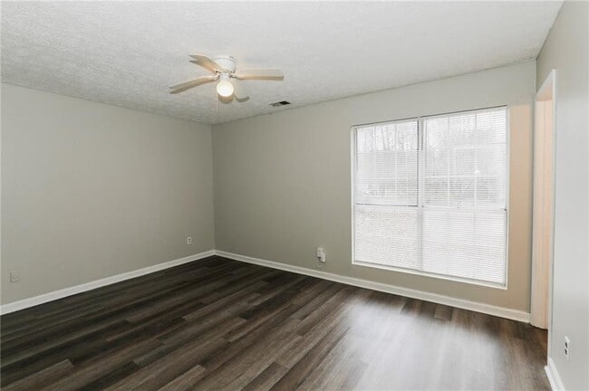 Building Photo - 5428 Glen Haven Dr