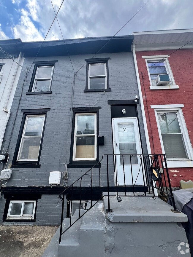 Building Photo - Nice Two Bedroom House