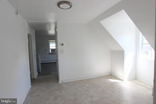 Building Photo - 104 Lincoln Ave SW