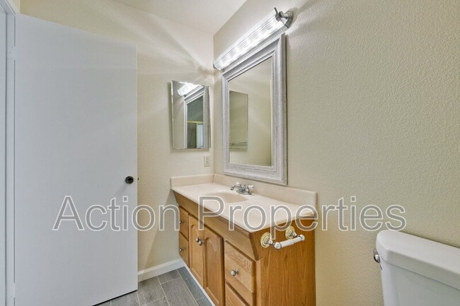 Building Photo - 1999 Garden Bing Cir