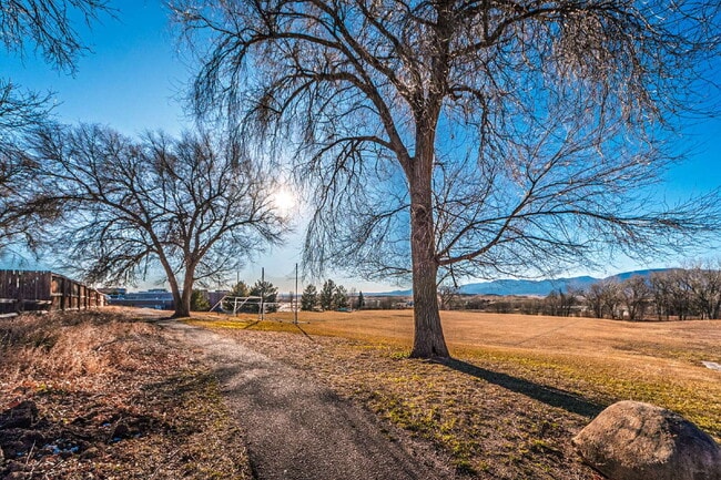 Building Photo - 5 bedrooms ,2 bathrooms and on 0.32 acres for rent