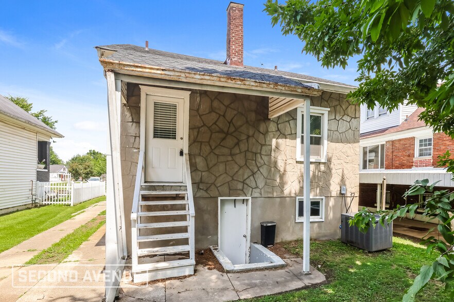 Building Photo - 1220 Manitau Ave