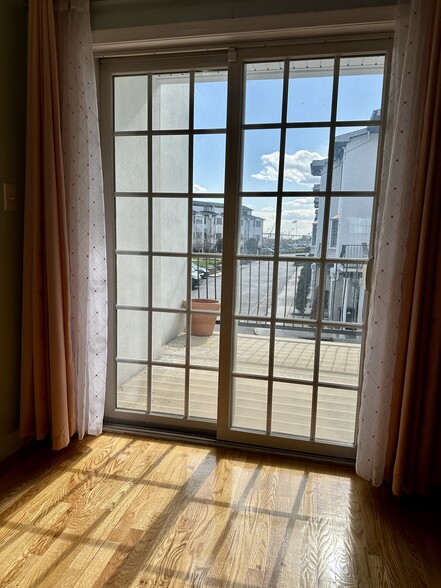 Building Photo - 3 Harbor Front Ct